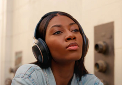 Wireless Earbuds vs. Over-Ear Headphones: Choosing the Right Style for You